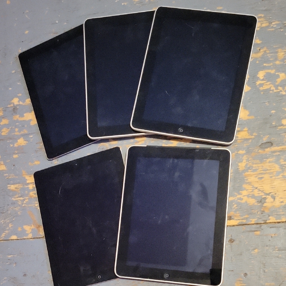 Five (5) Older Apple Ipads (All Work/Function)